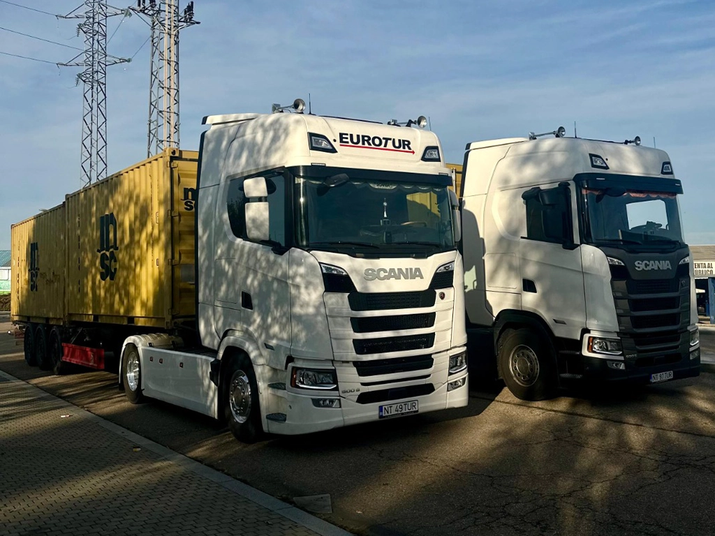 transport de containere maritime international cu o flota moderna