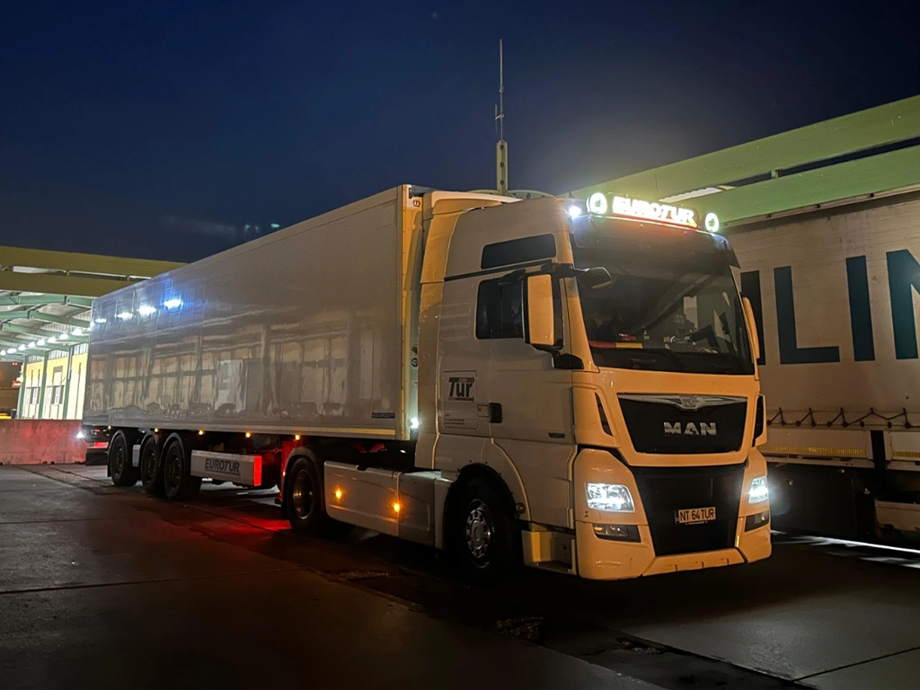 ansamblu pregatit de transport frigorific la temperatura controlata