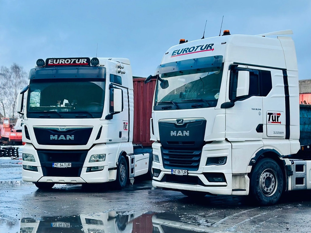 camioane pregatite de transport marfuri intern si international